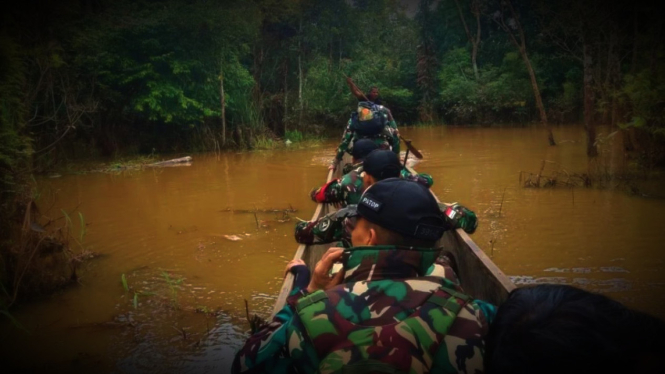 VIVA Militer: Satgas Yonif RK 111/KB tembus rimba Papua