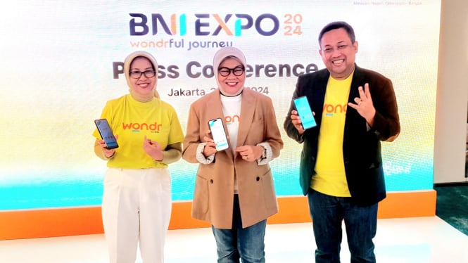 Direktur Retail Banking BNI Corina Leyla Karnalies (tengah), Consumer Segment Division Head Sri Indira (kiri), dan Ketua HUT ke-78 BNI Mesah Roni Ginting (kanan), dalam Press Conference BNI EXPO 2024 di Grha BNI Jakarta, Selasa, 30 Juli 2024