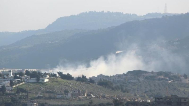 Serangan udara Israel menewaskan seorang anggota kelompok Hizbullah di Lebanon selatan.