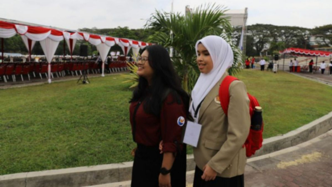 Penyanyi Indonesia Putri Ariani diterima menjadi mahasiswa UGM.