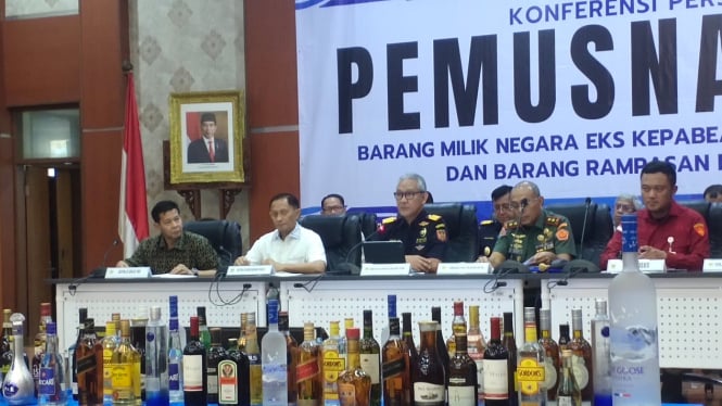 Konferensi Pers Pemusnahan Barang Milik Negara Eks Kepabeanan dan Cukai dan Barang Rampasan Negara