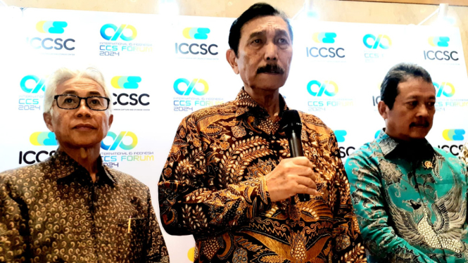 Menteri Koordinator Bidang Kemaritiman dan Investasi, Luhut Binsar Pandjaitan, usai membuka perhelatan 'The 2nd International & Indonesia Carbon Capture and Storage (IICCS) Forum 2024', di JCC Senayan, Jakarta, Rabu, 31 Juli 2024