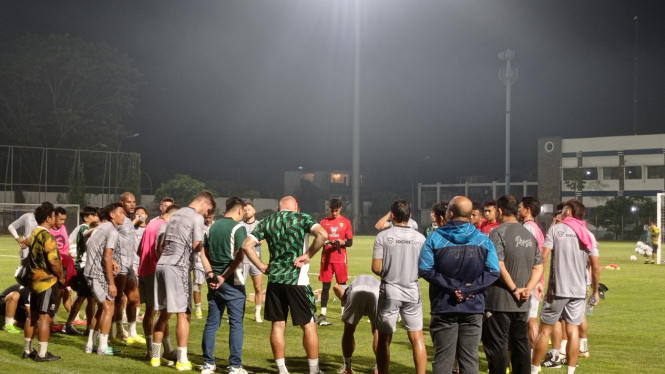 Skuad Persib Bandung usai menjalani sesi latihan tim di Stadion Sidolig, Jalan Ahmad Yani, Bandung (foto: Dede Idrus) 