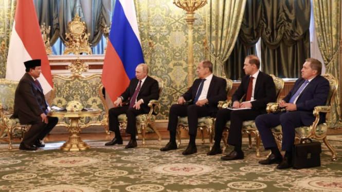 Menhan Prabowo Subianto bertemu dengan Presiden Rusia Vladimir Putin.