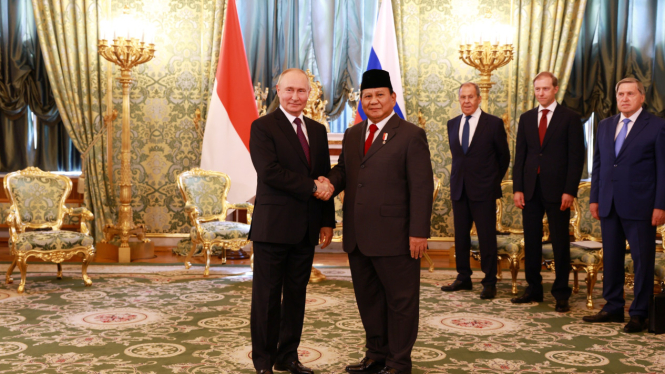 Menteri Pertahanan sekaligus Presiden RI terpilih periode 2024-2029, Prabowo Subianto bertemu dengan Presiden Rusia, Vladimir Putin di Moskow, Rusia (sumber: Tim Media Prabowo)