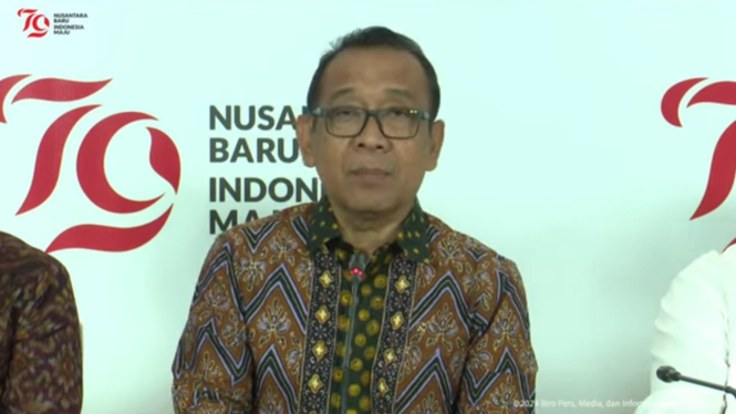 Menteri Sekretaris Negara (Mensesneg) Pratikno dalam konferensi pers bulan kemerdekaan di Gedung Kemensetneg, Jakarta Pusat, Kamis, 1 Agustus 2024 (sumber: YouTube Sekretariat Presiden)