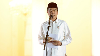 Jokowi Urges OJK, Bank Indonesia to Improve Digital Financial Security