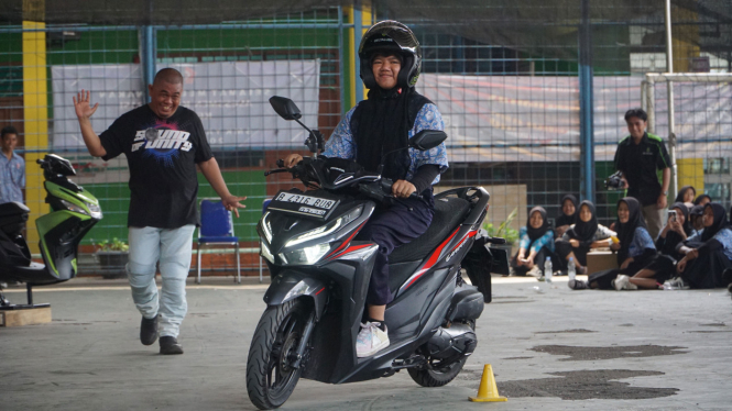 Safety Riding Coaching Clinic untuk pelajar