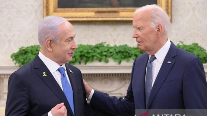 Arsip foto - Presiden AS Joe Biden (kanan) bertemu dengan Perdana Menteri Israel Benjamin Netanyahu (kiri) di Gedung Putih di Washington DC, Amerika Serikat, pada 25 Juli 2024.