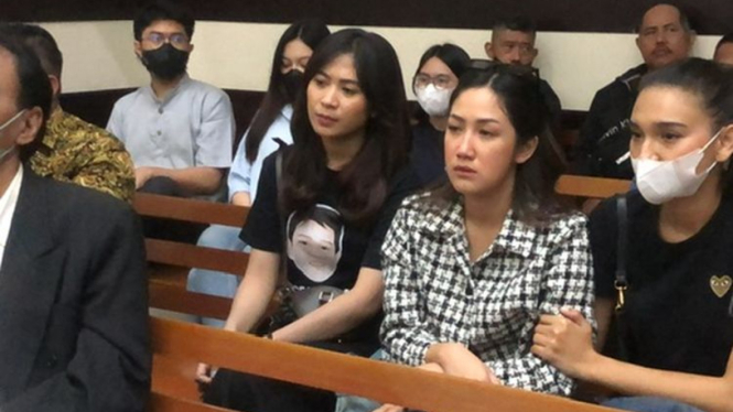 Artis Tamara Tyasmara hadir di PN Jakarta Timur dalam sidang kasus kematian anaknya, Dante (6) Senin 5 Agustus 2024.