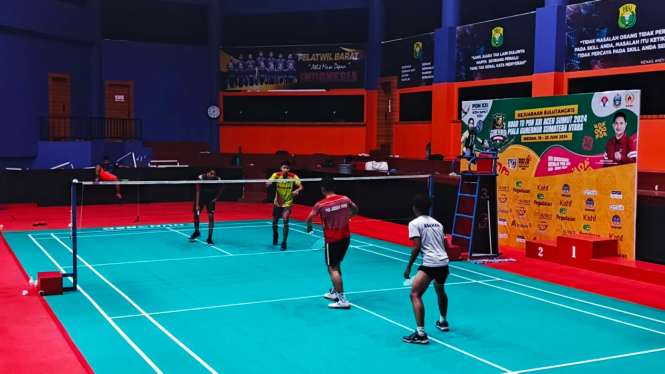 Atlet PBSI Sumut sedang latihan menuju PON XXI Aceh-Sumut 2024.(B.S.Putra/VIVA)