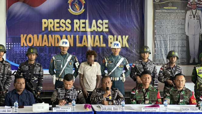 VIVA Militer: Satgas Pulau Terluar Marinir TNI AL Tangkap Anggota OPM di Biak