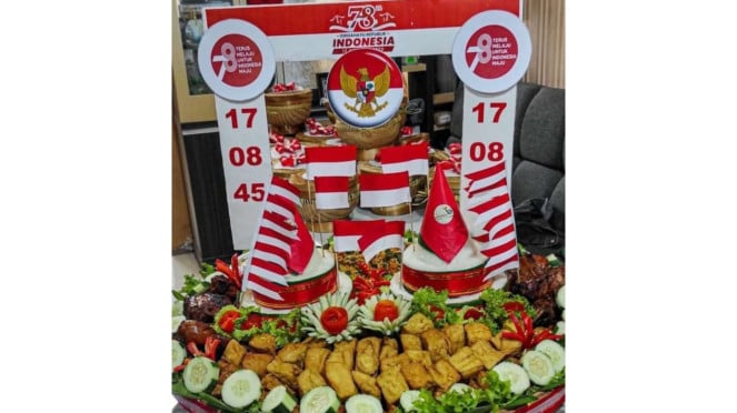 Tumpeng dengan tema kemerdekaan
