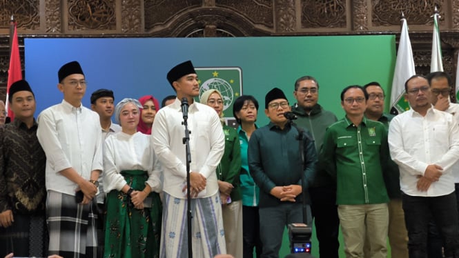 Ketua Umum PKB Muhaimin Iskandar alias Cak Imin (kanan) dan Ketua Umum PSI Kaesang Pangarep (kiri) di Kantor DPP PKB, Jakarta Pusat, Selasa, 6 Agustus 2024