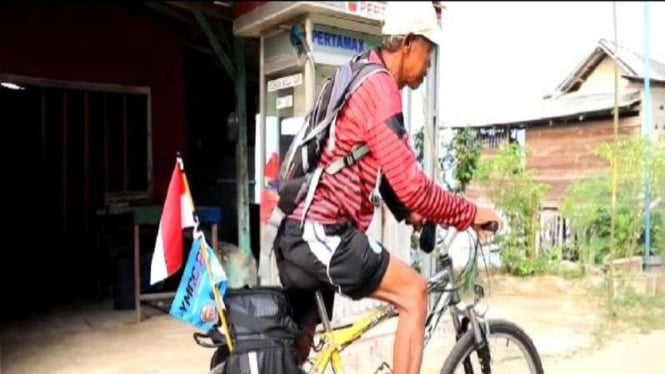 Kakek Sanuari gowes sepeda dari Nganjuk ke Lampung.