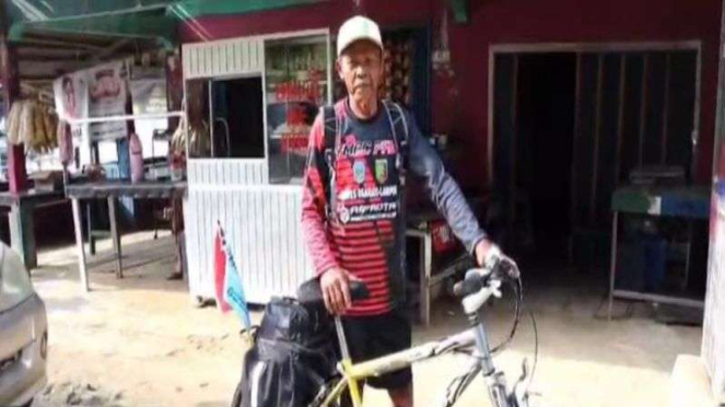 Kakek Sanuari gowes sepeda dari Nganjuk ke Lampung