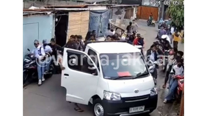 Viral Mobil Pikap jadi Tameng Cegat Tawuran Pelajar