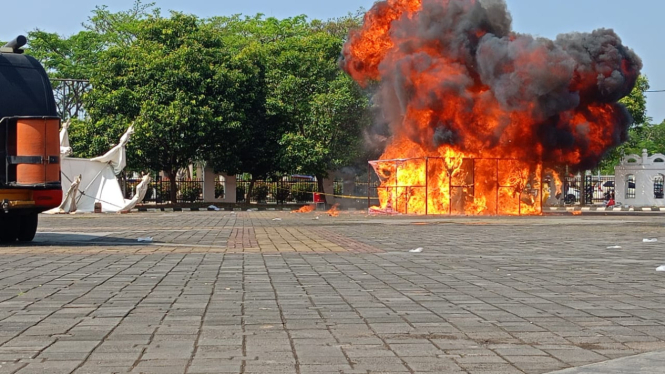 Ledakan Gedung saat Simulasi Pengamanan Kota Polda Banten.