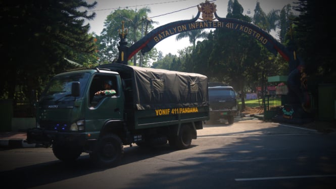 VIVA Militer: Pasukan Pandawa Kostrad TNI bergerak ke hutan Merbabu