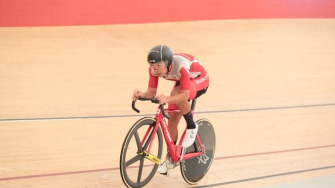 O ciclista indonésio Bernard Benjamin van Aert