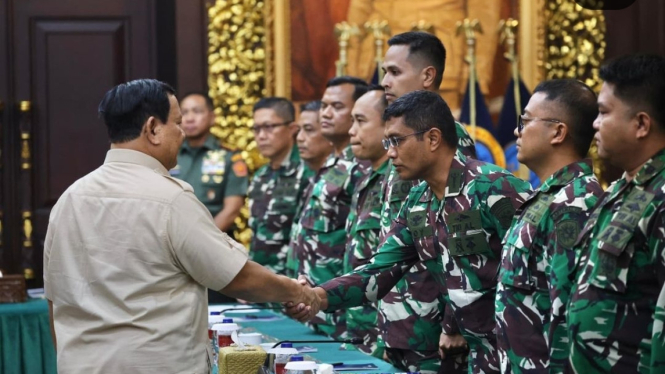 VIVA Militer: Prabowo Subianto beri pembekalan pra-tugas 40 Nakes TNI ke Gaza