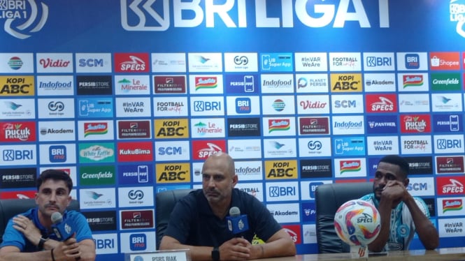 Pelatih PSBS Biak, Juan Esnaider (foto: Dede Idrus) 