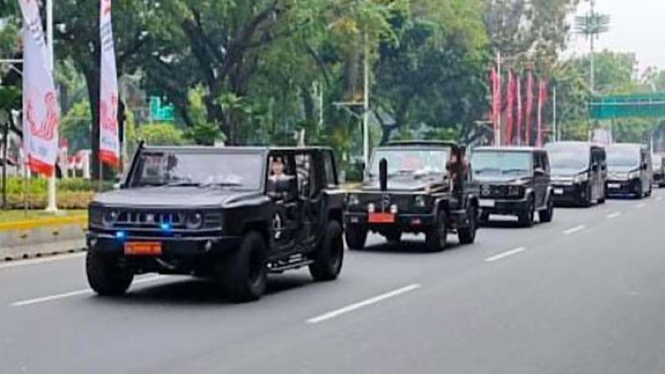 Mobil Taktis 'Maung' Iring-iringan Kirab Bendera Merah Putih dari Monas ke IKN