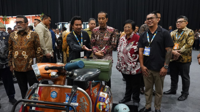 Presiden Jokowi apresiasi skuter konversi listrik garapan Elders.