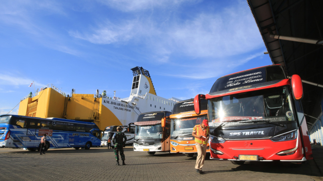 70 Bus pariwisata dikirim dari Surabaya untuk Peringatan HUT RI di IKN