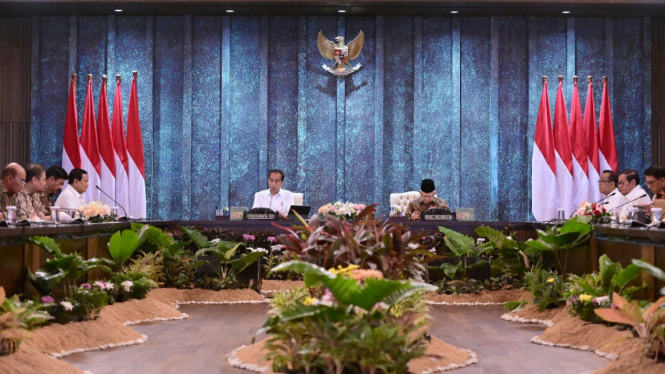 Presiden Jokowi Pimpin Rapat Kabinet Pertama di IKN