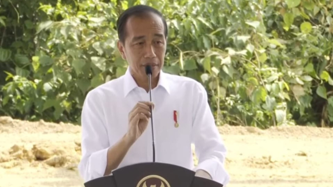 Presiden Joko Widodo (Jokowi) saat groundbreaking pembangunan kantor PT Bank Central Asia Tbk (BBCA) di Ibu Kota Nusantara (IKN), Senin, 12 Agustus 2024]