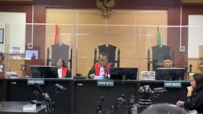 Majelis hakim di PN Tangerang saat bacakan putusan pelaku pembunuhan penjaga toko di tangerang