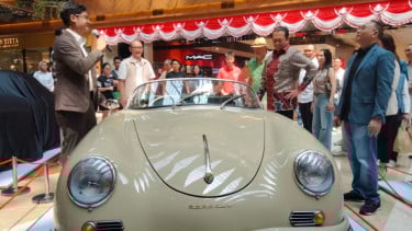 Exposición de autos clásico 'Legendary Automobile Showcase: una exposición de elegencia'