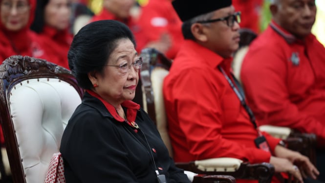 Megawati Soekarnoputri mengumumkan calon kepala daerah yang diusung PDIP