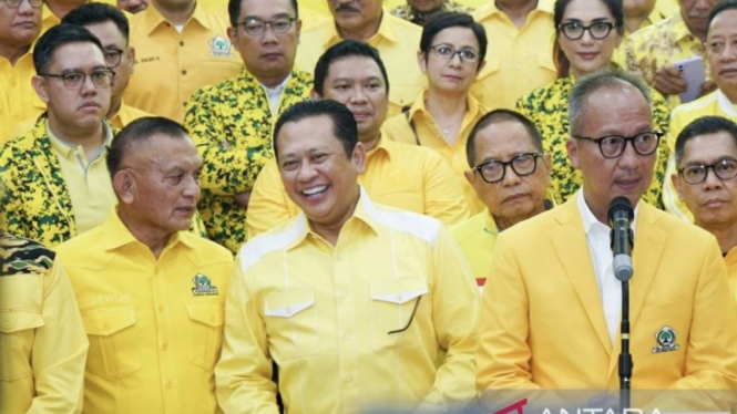 Wakil Ketua Umum Partai Golkar Bambang Soesatyo saat mengikuti konferensi pers Partai Golkar.