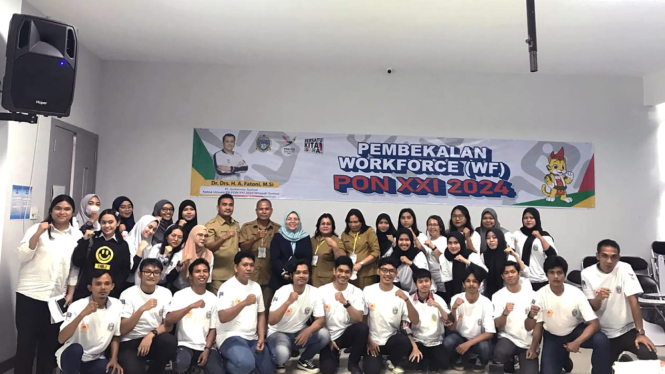 Kegiatan pembekalan bimbingan teknis (bimtek) kepada green volunteer di bidang humas dan IT, di Universitas Nommensen Medan.(dok Pemprov Sumut)