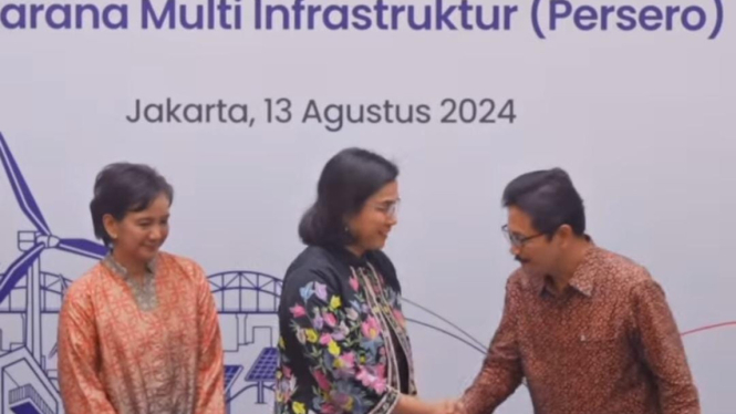 Menteri Keuangan, Sri Mulyani Indrawati lantik direktur utama serta direktur operasi dan keuangan baru PT SMI