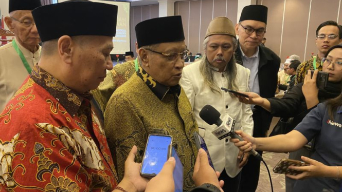 Anggota Dewan Pengarah Badan Pembinaan Ideologi Pancasila (BPIP) Said Aqil Siroj (tengah) menjawab pertanyaan wartawan usai acara Konsolidasi Kebangsaan di Jakarta, Kamis, 15 Agustus 2024.