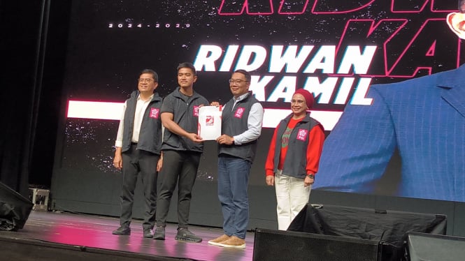 Ketua Umum PSI Kaesang Pangarep memberikan rekomendasi dukungan ke Ridwan Kamil untuk maju Pilkada Jakarta 2024