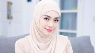 Umi Pipik Sebut Celine Evangelista Sudah Lama Mualaf: Saya Menemaninya