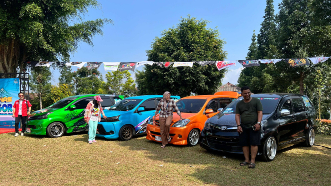 Komunitas mobil AXIC