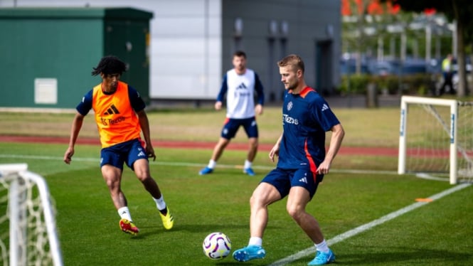 Matthijs de Ligt latihan bersama Manchester United