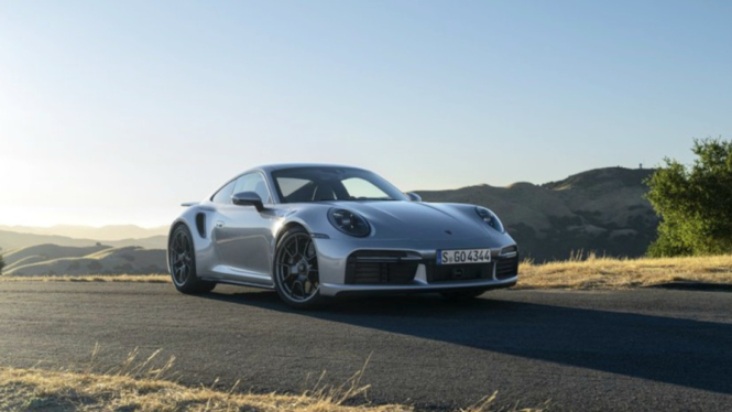 Porsche 911 Turbo Edisi 50 Tahun 