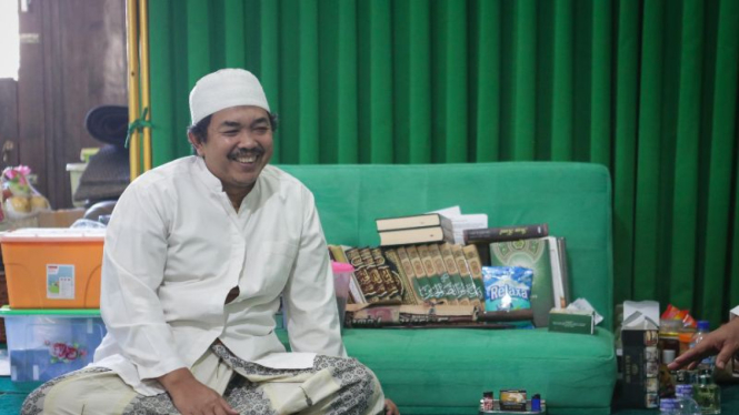 Pengasuh pesantren Wali Songo Situbondo, RKH. Cholil As'ad Syamsul Arifin