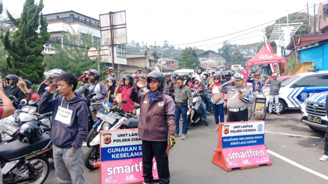 Detik detik proklamasi di Jalur Puncak Bogor. VIVA/Muhammad AR