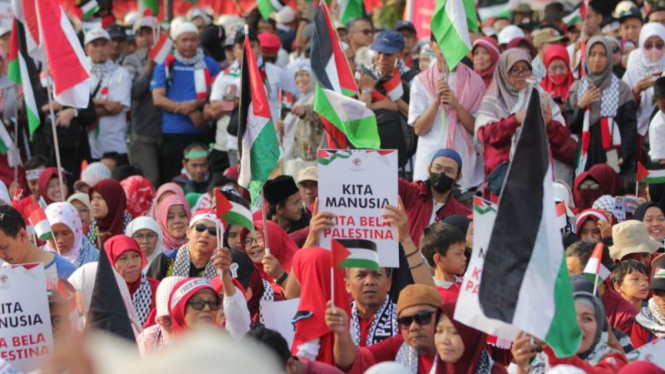 Aksi damai bela Palestina di sekitar Patung Kuda, Jakarta.