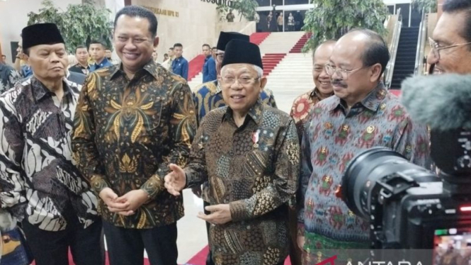 Wakil Presiden Ma'ruf Amin saat konferensi pers usai menghadiri kegiatan Peringatan Hari Konstitusi di Gedung MPR/DPR/DPD, Jakarta, Minggu, 18 Agustus 2024.