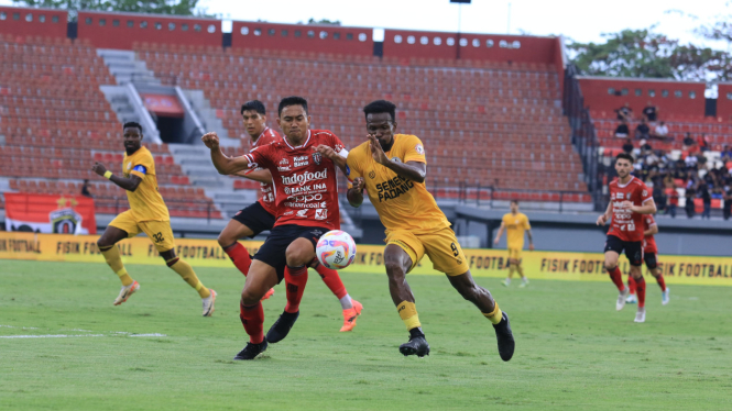 Laga Semen Padang FC Kontra Bali United