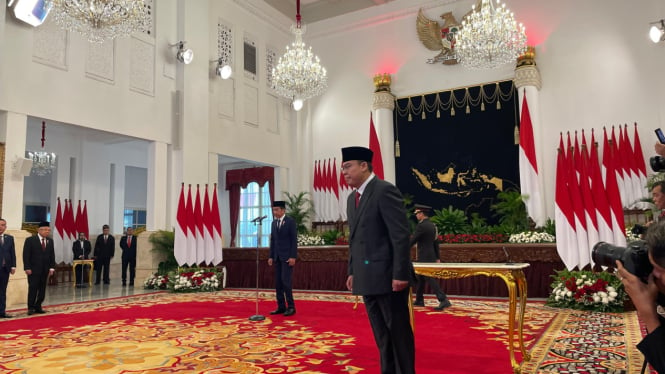 Angga Raka Prabowo menjadi Wamenkominfo oleh Presiden Jokowi di Istana Negara, Jakarta, Senin, 19 Agustus 2024.