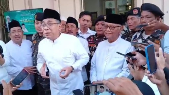 Ketum PBNU KH Yahya Cholil Staquf di kantor PCNU Surabaya.